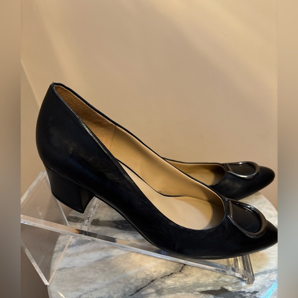 NWOT Classy Naturalizer Caprice Leather Black Heels with Accent size 8 - Picture 2 of 7